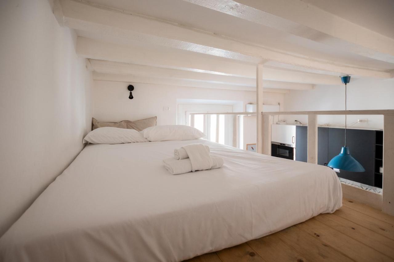 Cozy Apartment Near Navigli Milan Bagian luar foto