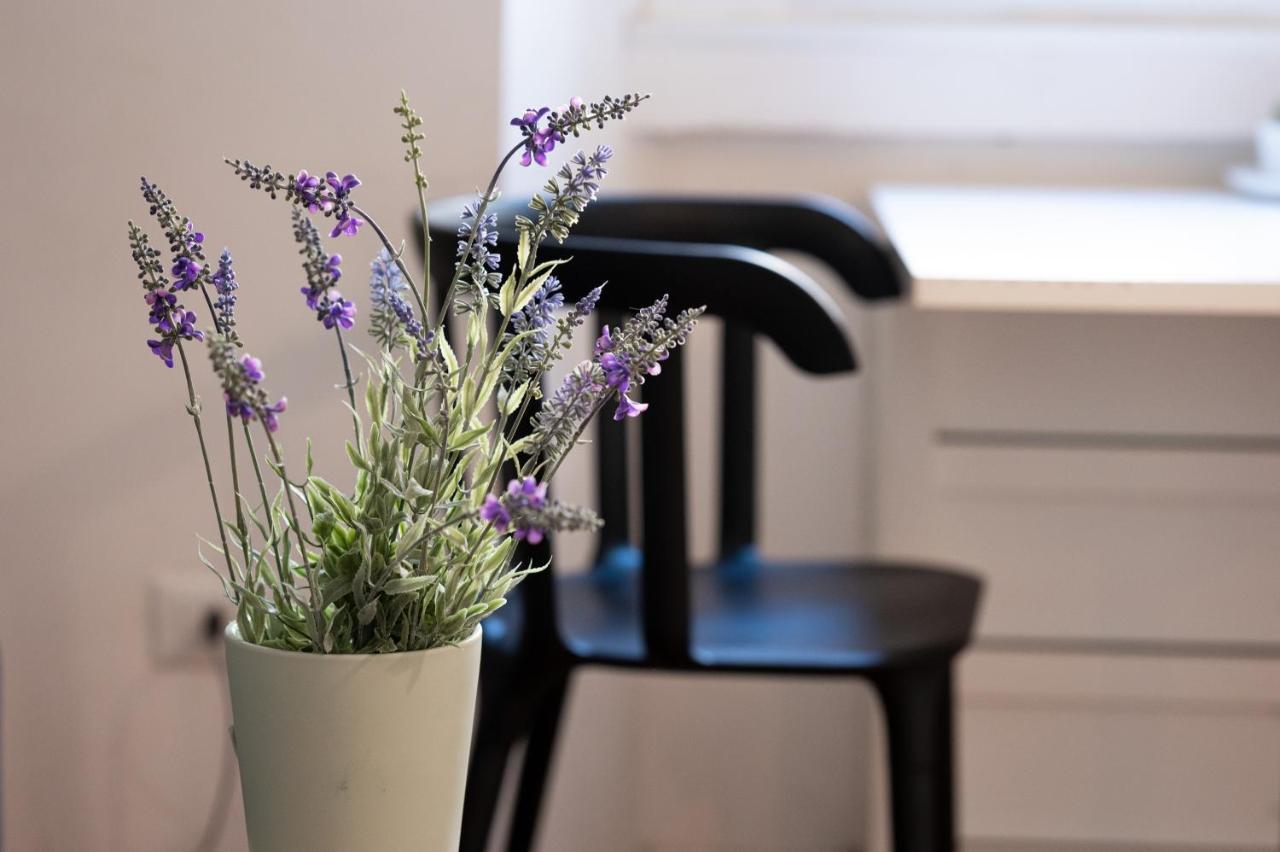 Cozy Apartment Near Navigli Milan Bagian luar foto