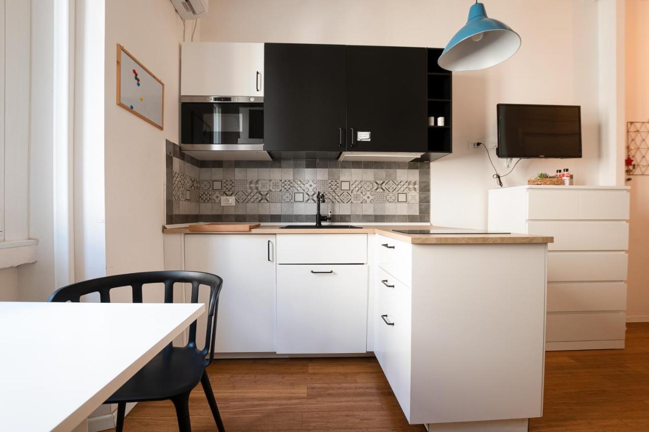Cozy Apartment Near Navigli Milan Bagian luar foto