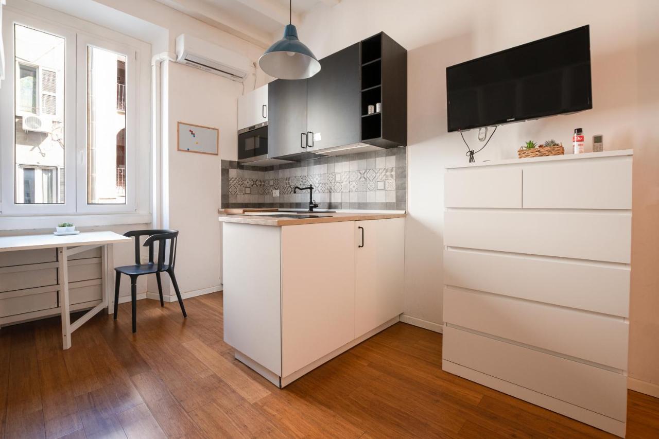 Cozy Apartment Near Navigli Milan Bagian luar foto
